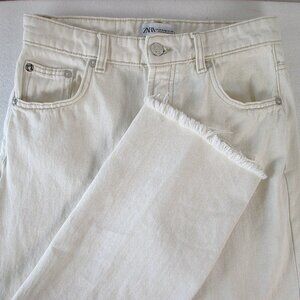 ZARA ECRU STRAIGHT LEG JEANS🌷
